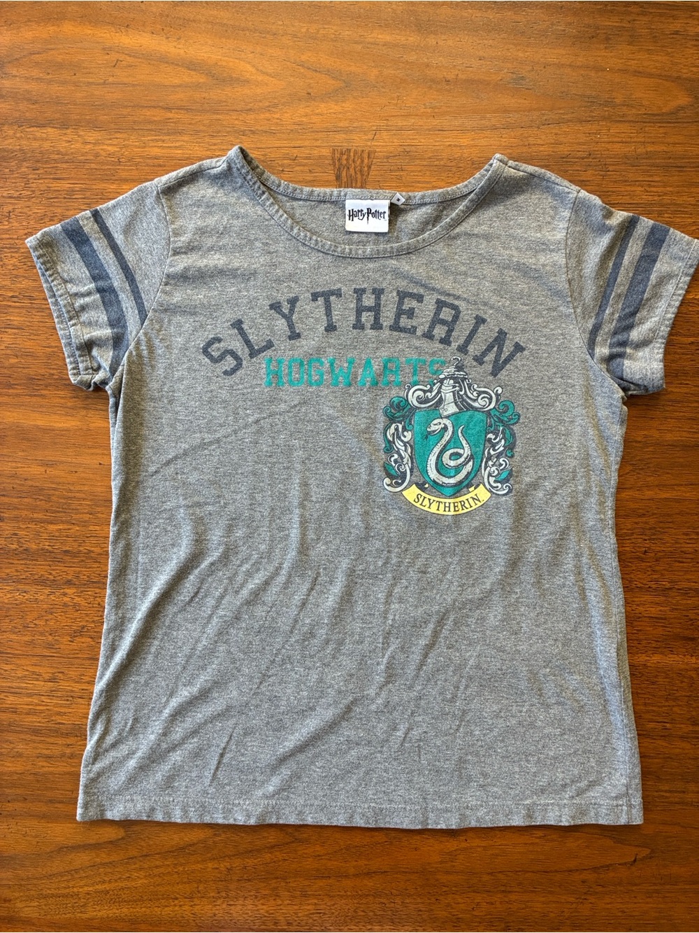 Harry Potter Slytherin Hogwarts T-shirt Size Medium